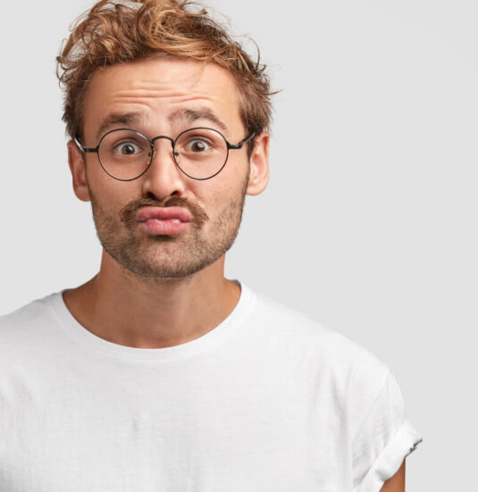 funny-curious-man-makes funny-curious-man-makes